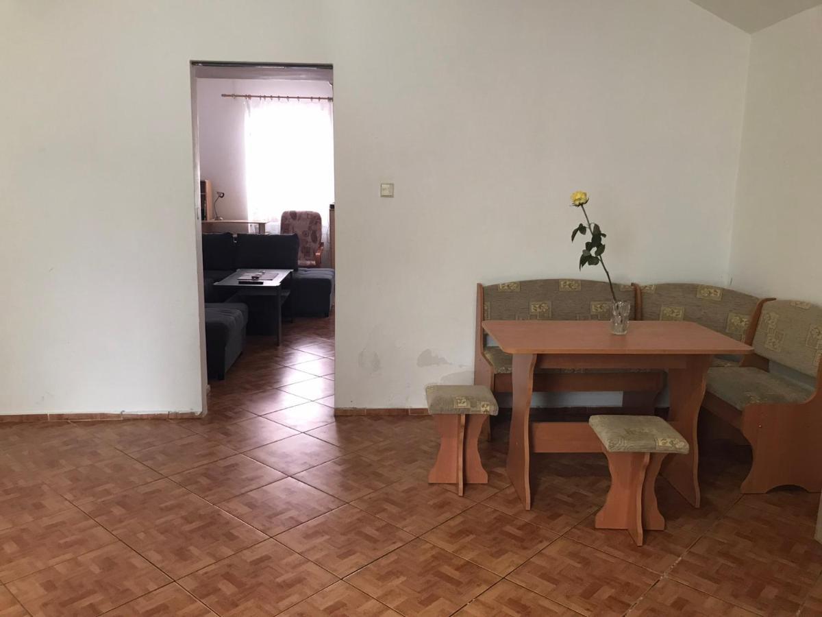 Dvacitka Lägenhet Ceske Budejovice Exteriör bild