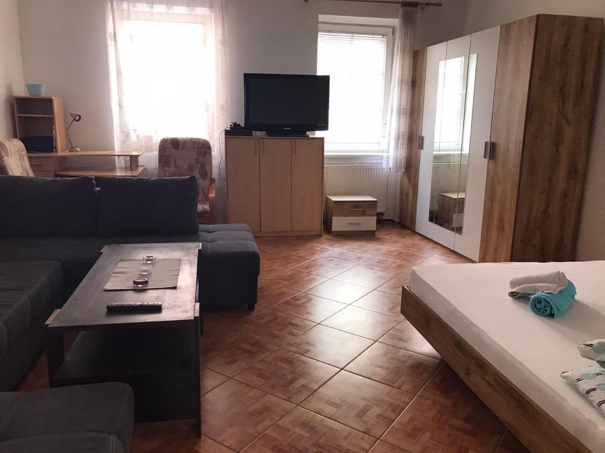 Dvacitka Lägenhet Ceske Budejovice Exteriör bild