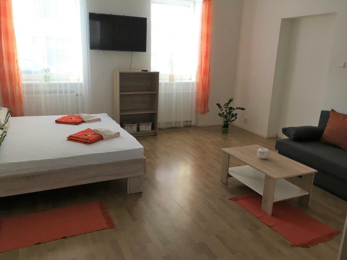 Dvacitka Lägenhet Ceske Budejovice Exteriör bild