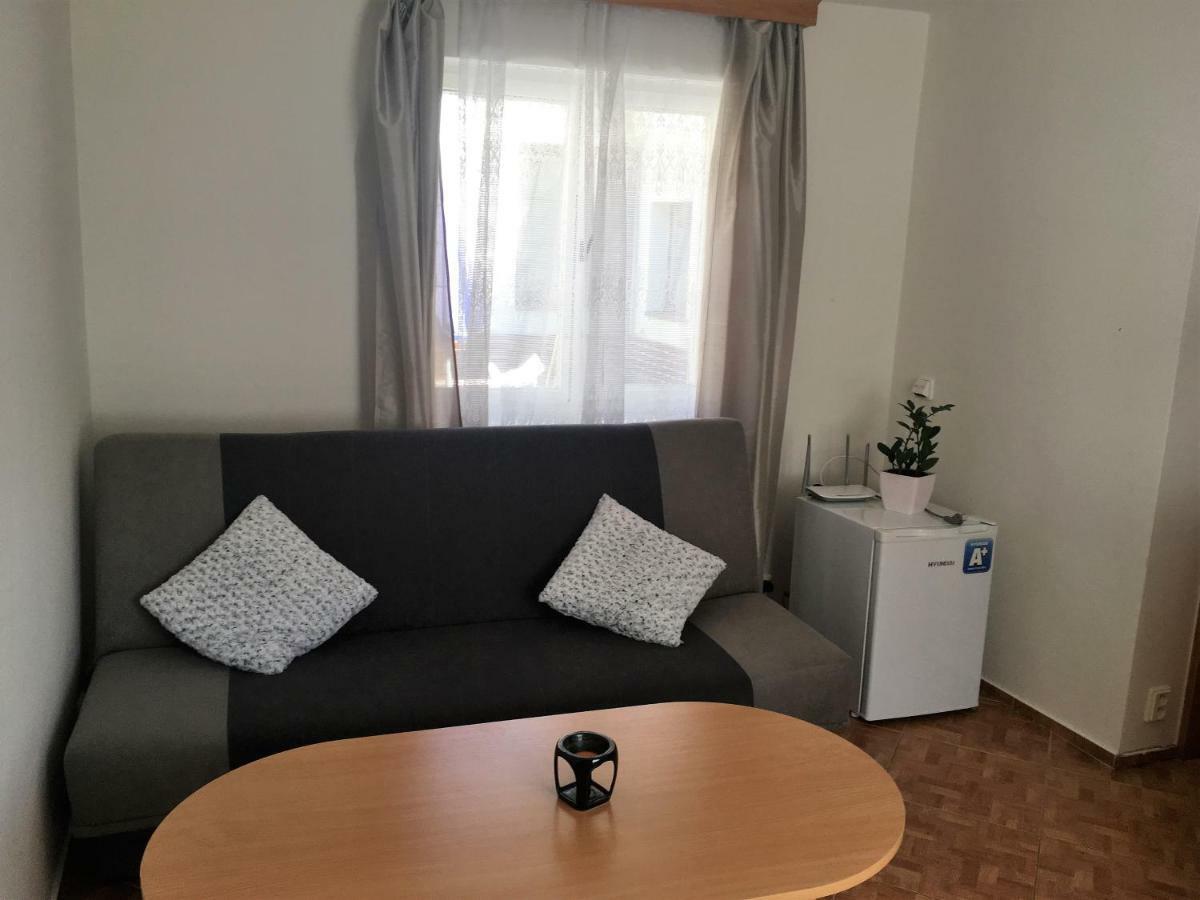 Dvacitka Lägenhet Ceske Budejovice Exteriör bild